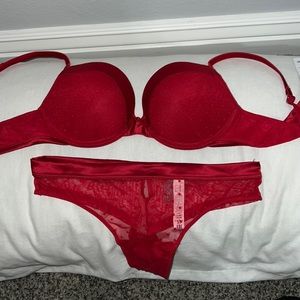 Intimissimi Matching Push Up Bra and Underwear